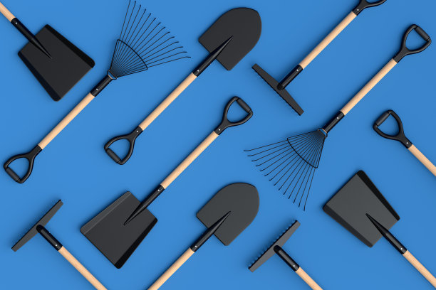 花园铲，干草叉和耙在蓝色背景，夏季露营的概念图片下载