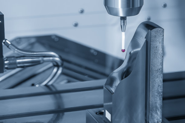 特写场景三轴触摸探头测量汽车模具零件。图片下载