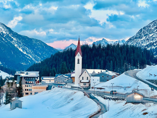 奥地利沃斯的阿尔卑斯山小镇图片下载
