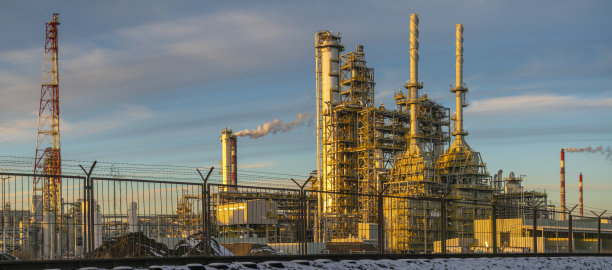 夕阳下的现代化工综合体全景图图片下载