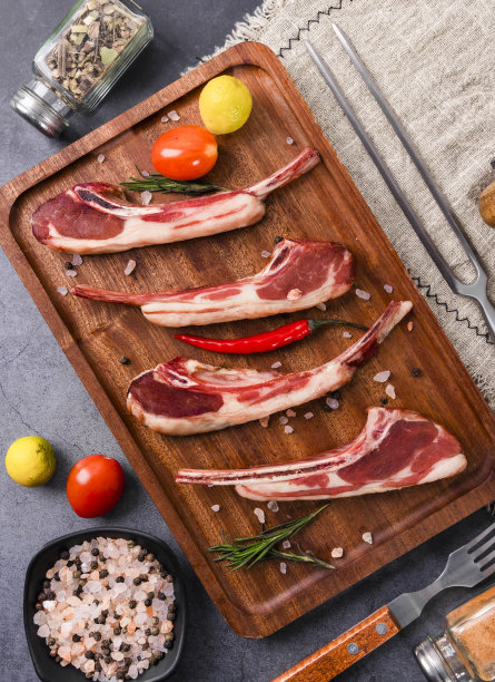 新鲜美味的战斧羊排图片下载