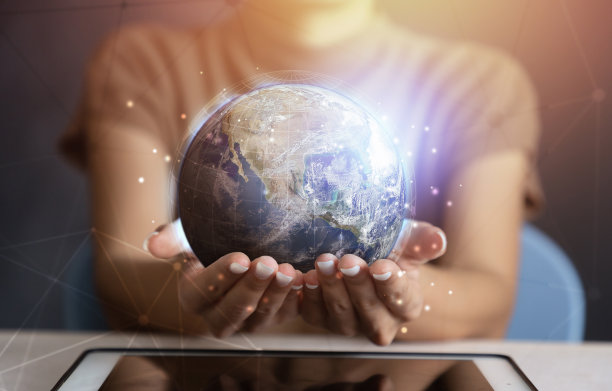 商人携手全球连接理念。节能概念，这张图片的元素由美国宇航局提供图片下载