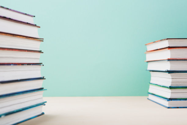 世界图书与版权日，蓝薄荷背景下的教育理念。图片下载