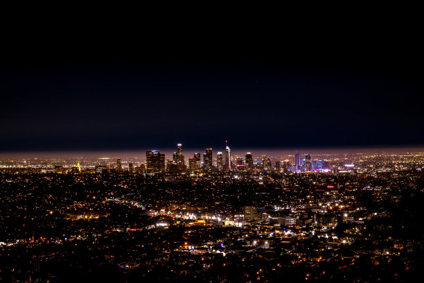 从格里菲斯天文台俯瞰加州洛杉矶的美丽夜景图片下载