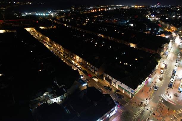 道路和交通的照明鸟瞰图图片下载