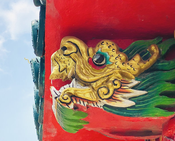 龙的雕像，龙的象征，龙的中国，是一个美丽的泰国和中国建筑的神社，寺庙。在中国新年庆祝活动中象征着好运和繁荣。图片下载