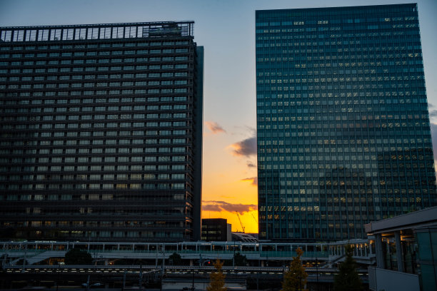 日本东京大崎商业区的黄昏图片下载