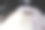 一位20多岁的亚洲女性背上有很多头发。图片下载