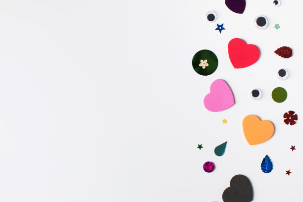 一套五颜六色的儿童工艺品。孩子们的工艺。本空间图片下载