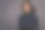 有吸引力的黑发女人在孤立的背景摆姿势的工作室肖像图片下载