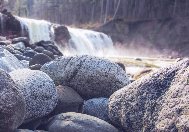 山上的瀑布图片下载