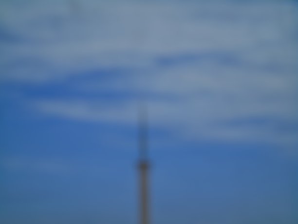 塔尖的散焦照片图片下载