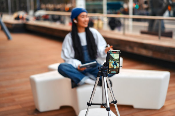 亚洲女博主户外活动图片下载