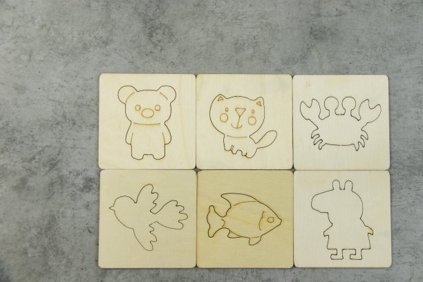 着色玩具，被着色的动物，木制游戏图片下载