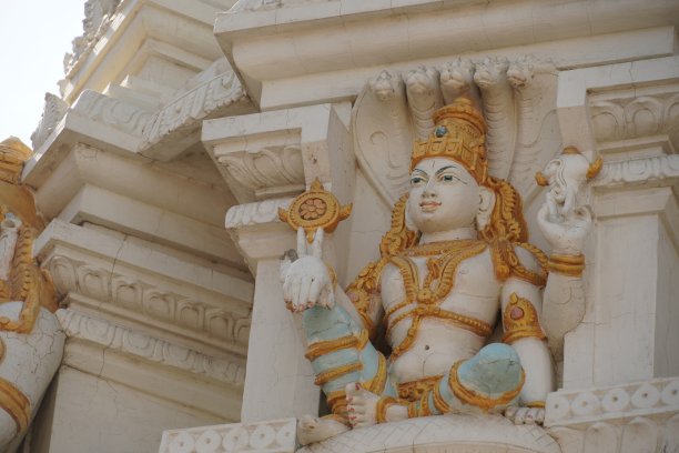寺庙顶部的印度教神像图片下载