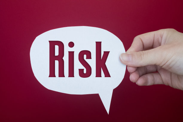 语音气泡前面的彩色背景与风险文本。图片下载