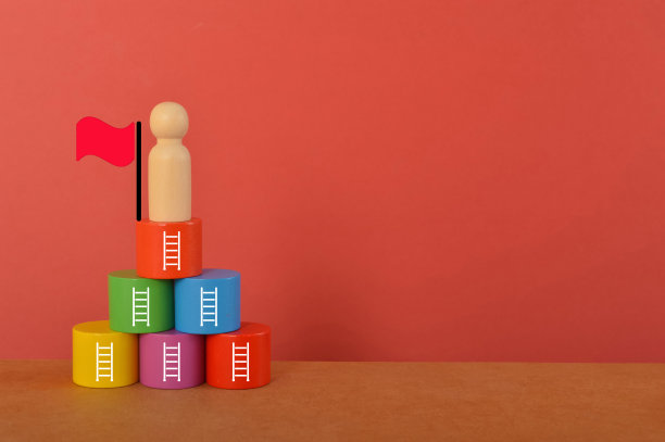 这位雄心勃勃的商人带着坚定的决心，一步一步地登上了成功的阶梯图片下载