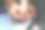 工人用尺子和记号笔在金属片上画直线图片下载