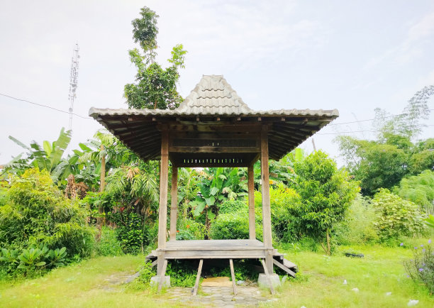 花园中的凉亭图片下载