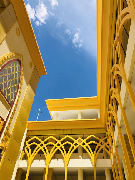 黄色校园建筑图片下载