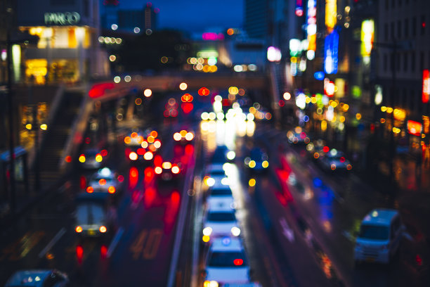 模糊的车灯和交通堵塞图片下载