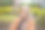 近距离拍摄的亚洲穆斯林妇女戴着头巾坐在公园的长椅上图片下载
