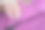 一个女人的手与美丽的粉红色自然美甲-背景上的亮粉色毛皮大衣。图片下载