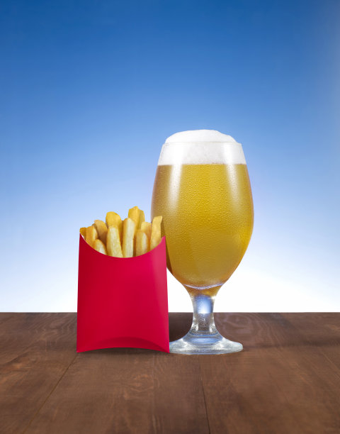 啤酒和薯条图片下载