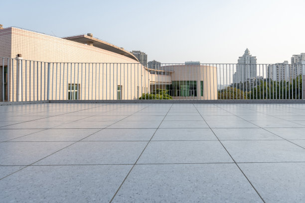 屋顶上的开放式平台图片下载