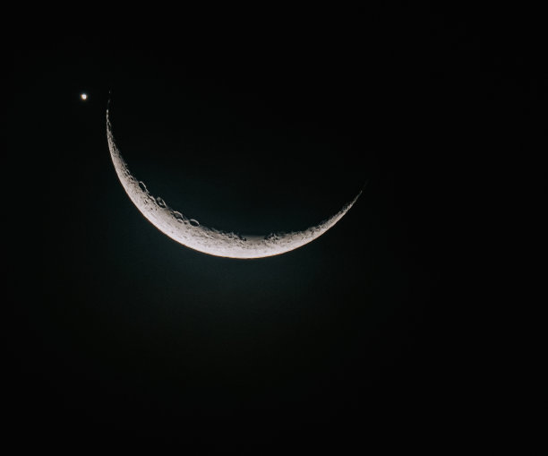 月牙和金星在夜间图片下载