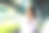 年轻的女科学家穿着白色制服，在室内垂直农场的有机水培蔬菜地里工作，手里拿着笔记本电脑，微笑着开心地站着图片下载