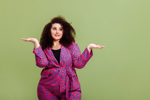 加上大小的莫吉尔与爆炸头发型。图片下载