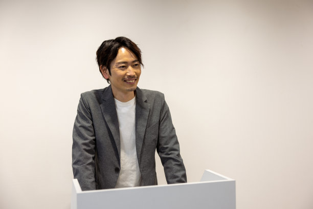 日本商人发表演讲图片下载