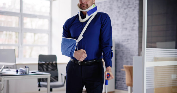 商人骨折后手臂受伤图片下载