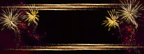2024新年快乐节日贺卡横幅-金色的一年，闪亮的条纹和烟花烟花烟火在黑色的夜晚纹理背景图片下载