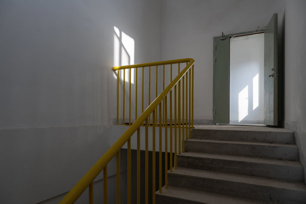 工厂楼梯的一个角落图片下载