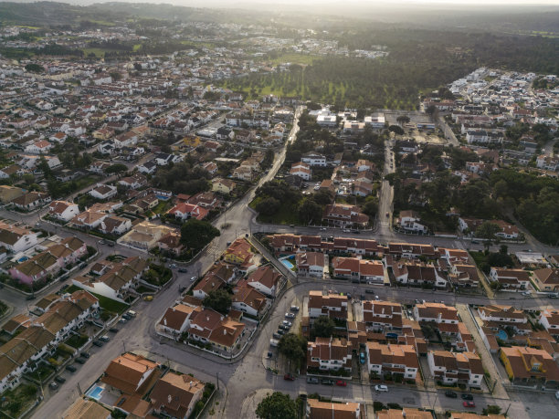 Aerial view of houses in the village in Azeitão图片下载