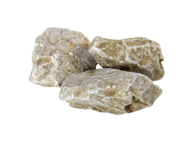 许多石头孤立在白色背景上，有切割路径。选择重点。图片下载