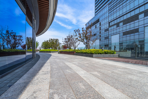 中国的现代建筑和空旷的人行道图片下载