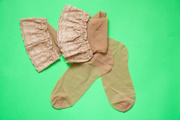 女性米色尼龙丝袜在一个白色的背景接近图片下载