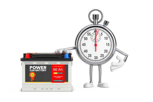 现代秒表卡通人物吉祥物和可充电汽车电池12V蓄能器抽象标签。3d渲染图片下载