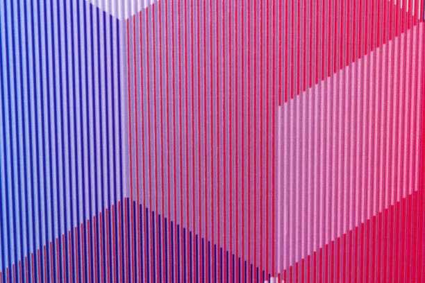 抽象绘画艺术:不同颜色图案的笔画，从蓝色到紫色的梯度-垂直线图片下载