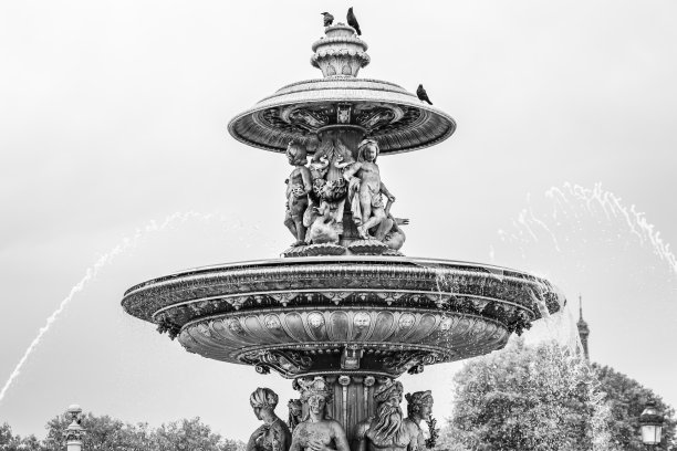 巴黎协和广场上的喷泉图片下载