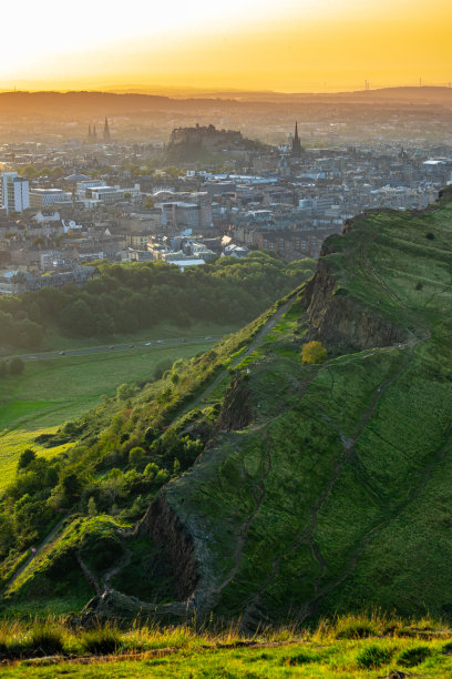 日落时分的爱丁堡城图片下载