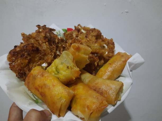 油炸食品，这是印尼开斋时的典型食物图片下载