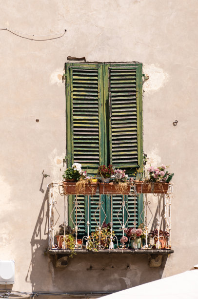 破旧的小阳台需要翻新图片下载