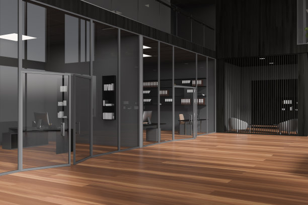 角落视图在黑暗的办公室内部的电脑，办公桌图片下载