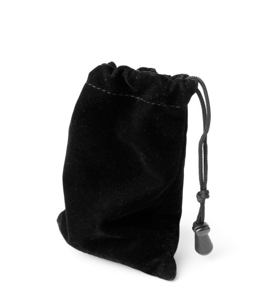 白色背景上柔软的天鹅绒制成的黑色袋子。图片下载