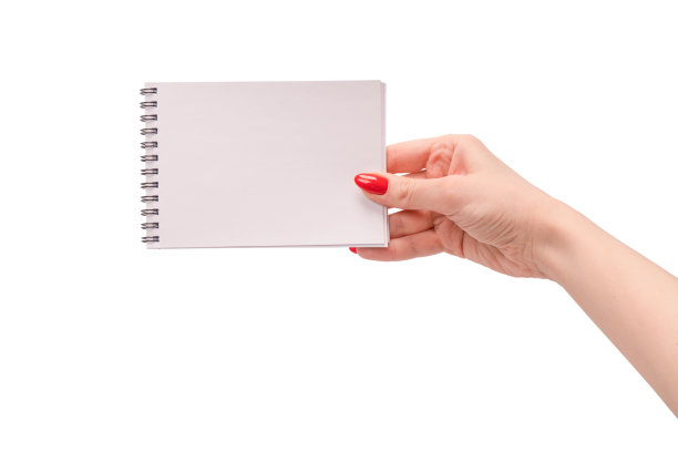 一本空白白纸的笔记本，拿在涂着红指甲的女人手里。图片下载