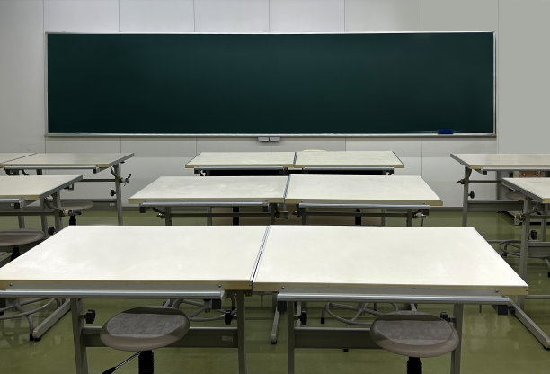 教室里的长黑板图片下载